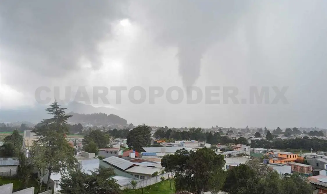 La CFE informó que ha restablecido el 90 % del servicio eléctrico por las afectaciones del tornado. CP