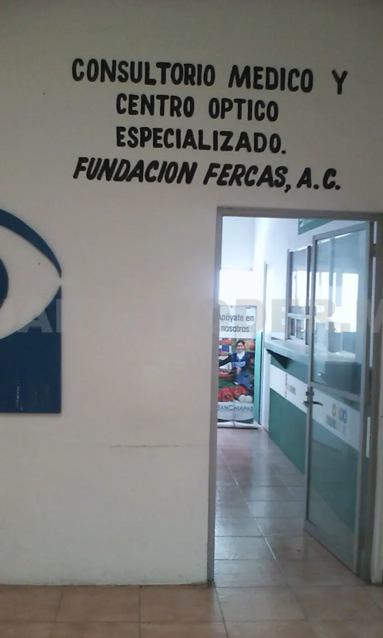Fundación FERCAS AC favorece con atención médica a comerciantes del mercado Juan Sabines. Cortesía. CP