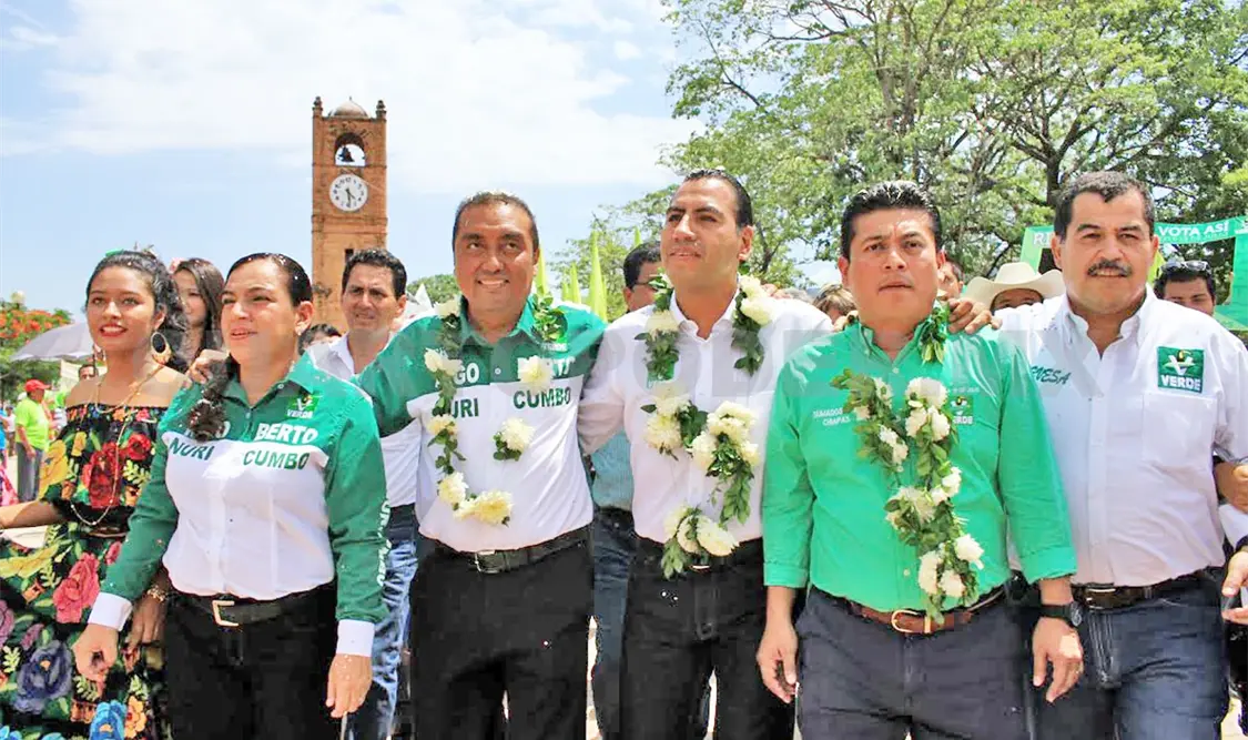 Reconoce Eduardo Ramírez programa de útiles escolares