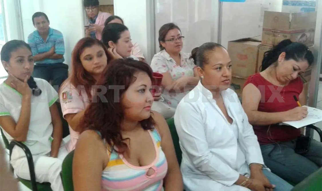 Imparten plática de prevención en Clínica de la Mujer