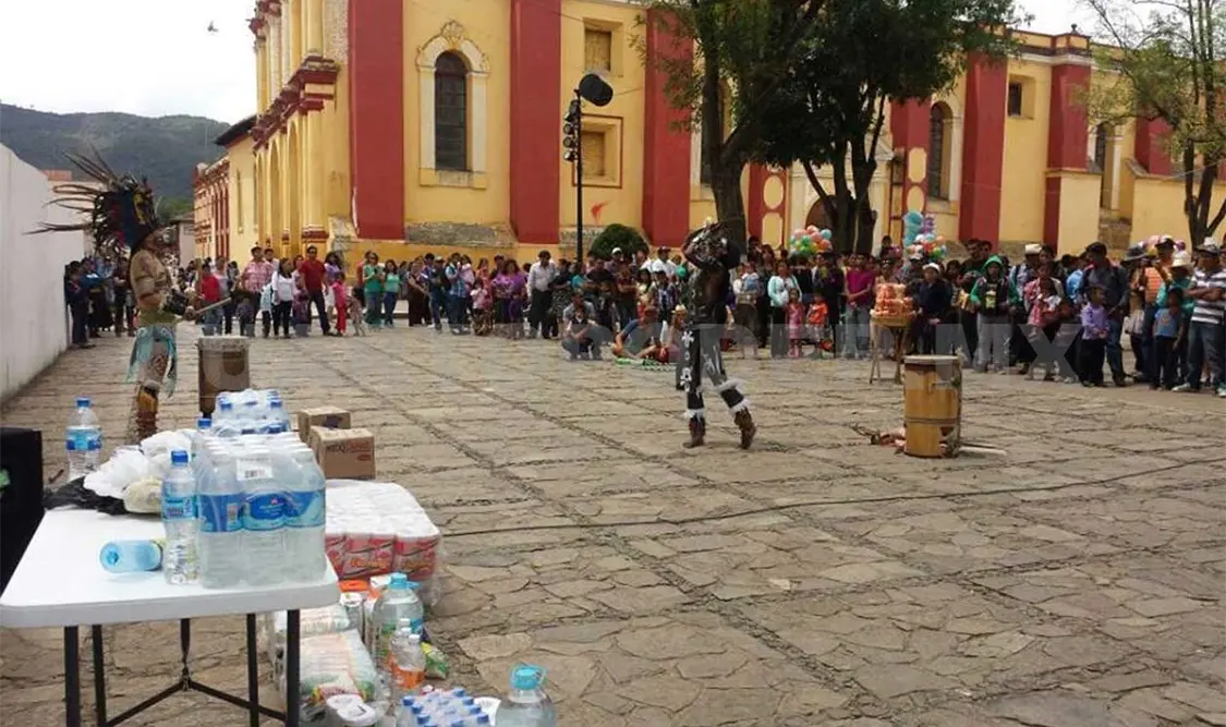 Asociación de locutores recolecta víveres