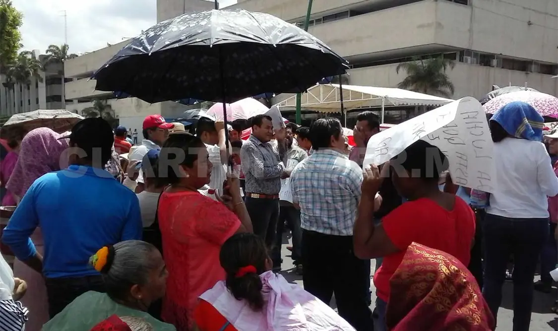 Locatarios exigen abrir mercado