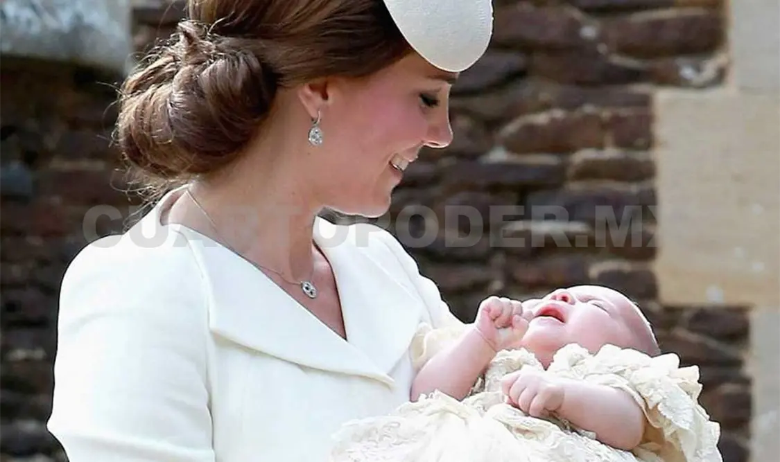 Bautizan a la princesa Carlota