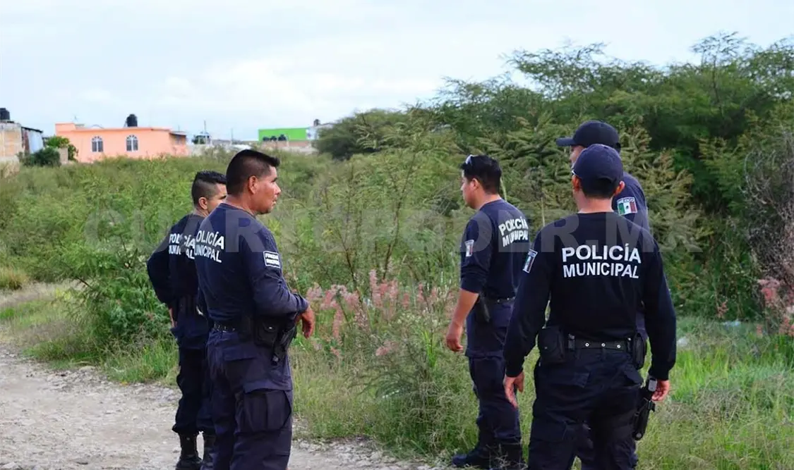 Violan a jovencita en un lote baldío