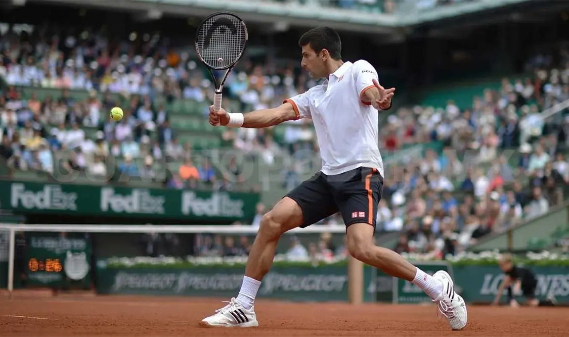 Djokovic con sufrido boleto