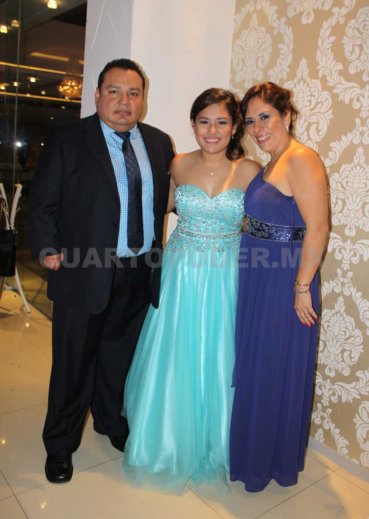 Aixa Valeria celebró sus XV años