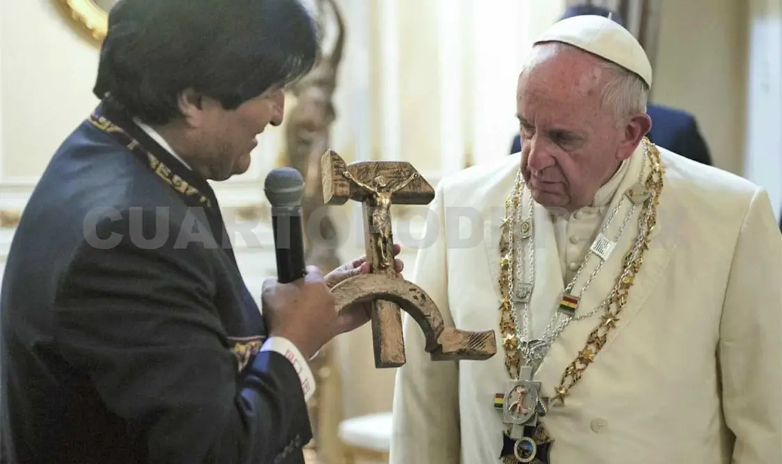 Cruz regalada al Papa Francisco levanta polémica