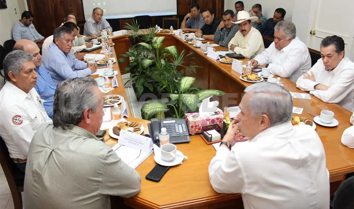 Sostienen reunión con banco Ve por Más