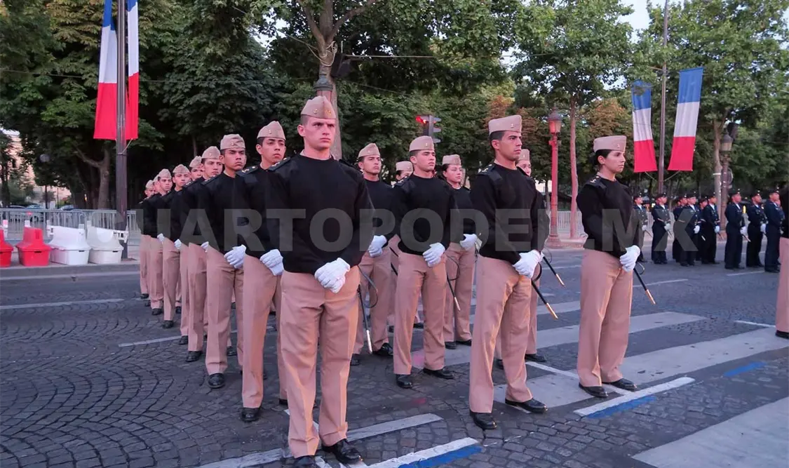Cadetes mexicanos ensayan desfile en París