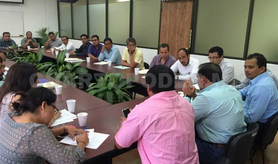 Firman acuerdo y levantan el bloqueo