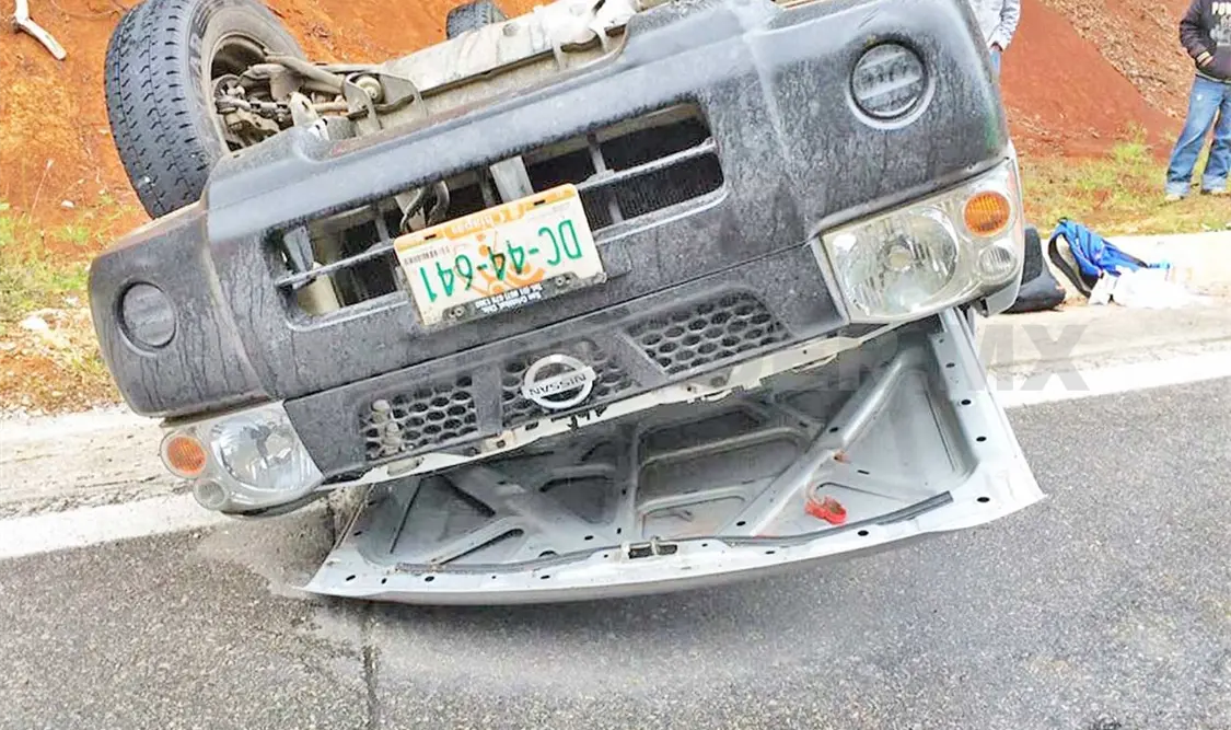 Vuelca pick up; dos lesionadas
