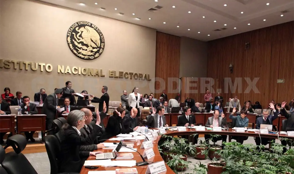 La Comisión de Fiscalización del INE aprobó propuestas de sanción. Agencias