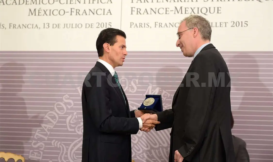 Asiste EPN a ceremonias de bienvenida en Francia