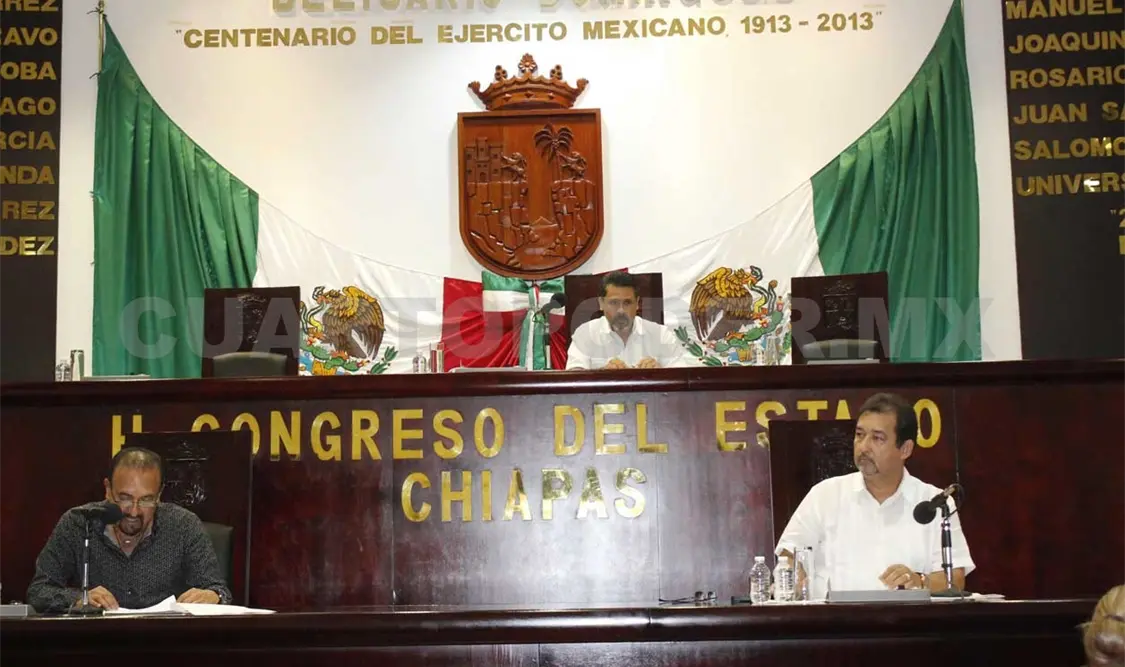 Suman decenas de iniciativas aplazadas