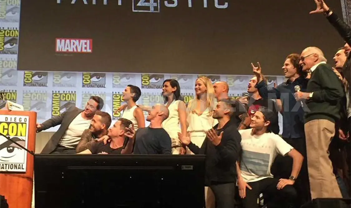 Stan Lee reúne a superhéroes en selfie
