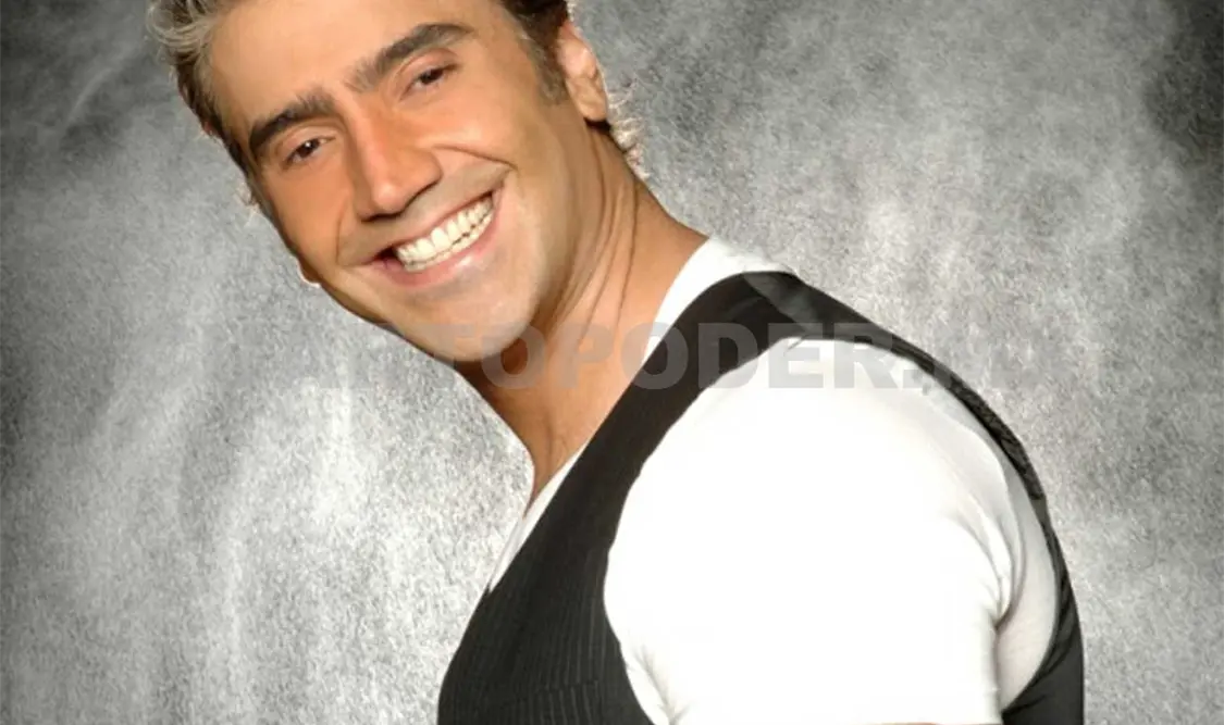 Alejandro Fernández se moderniza