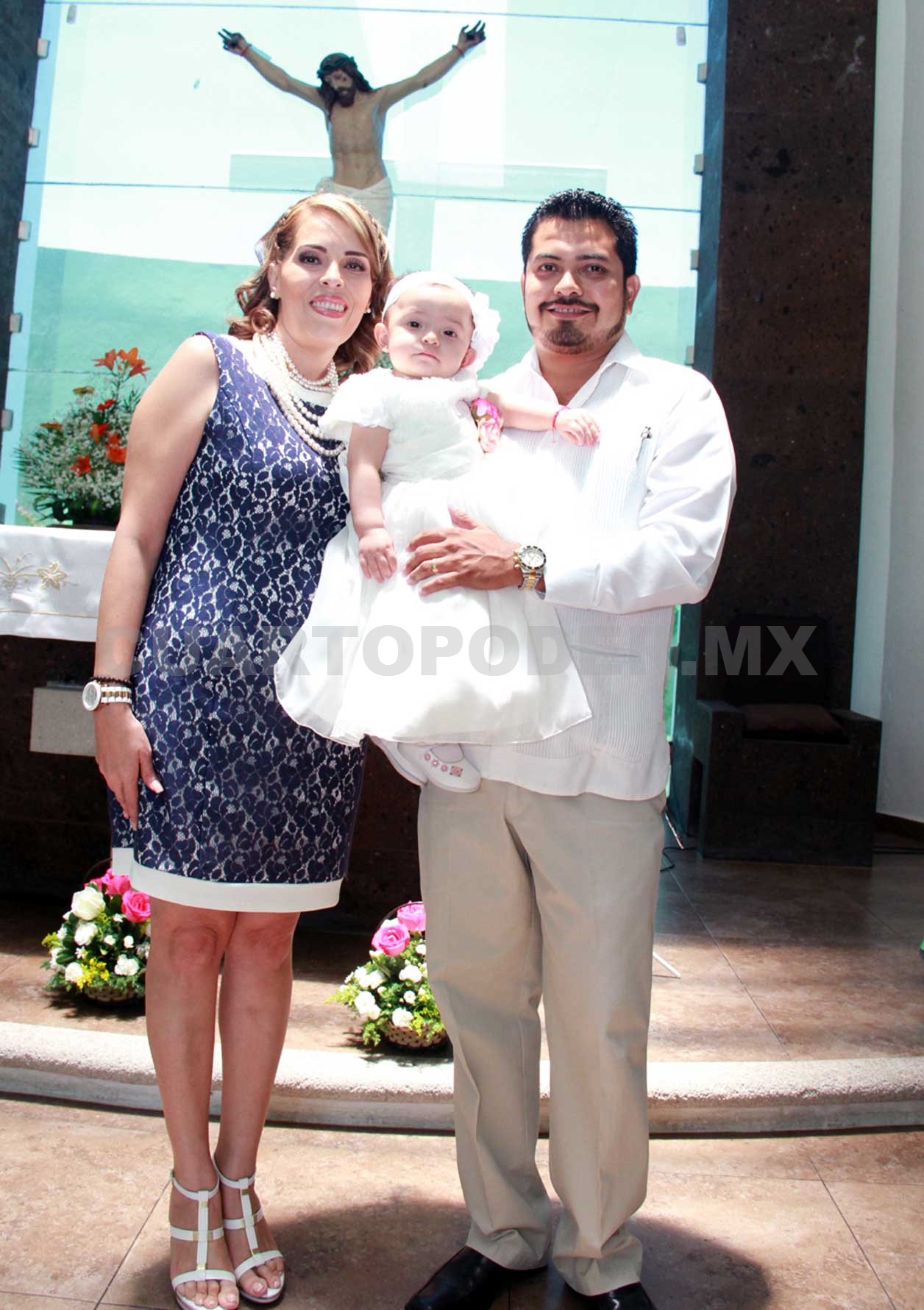 La pequeña Alexia recibió el primer sacramento