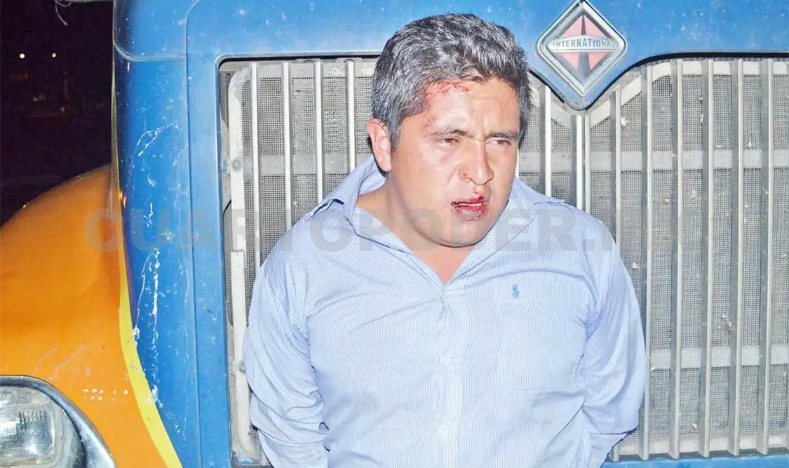 Taxistas buscan y detienen a asaltante