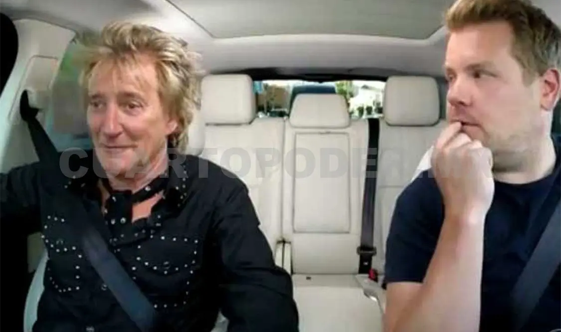 Rod Stewart hace karaoke en un coche