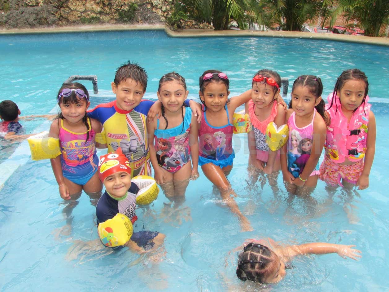Peques celebran su graduación