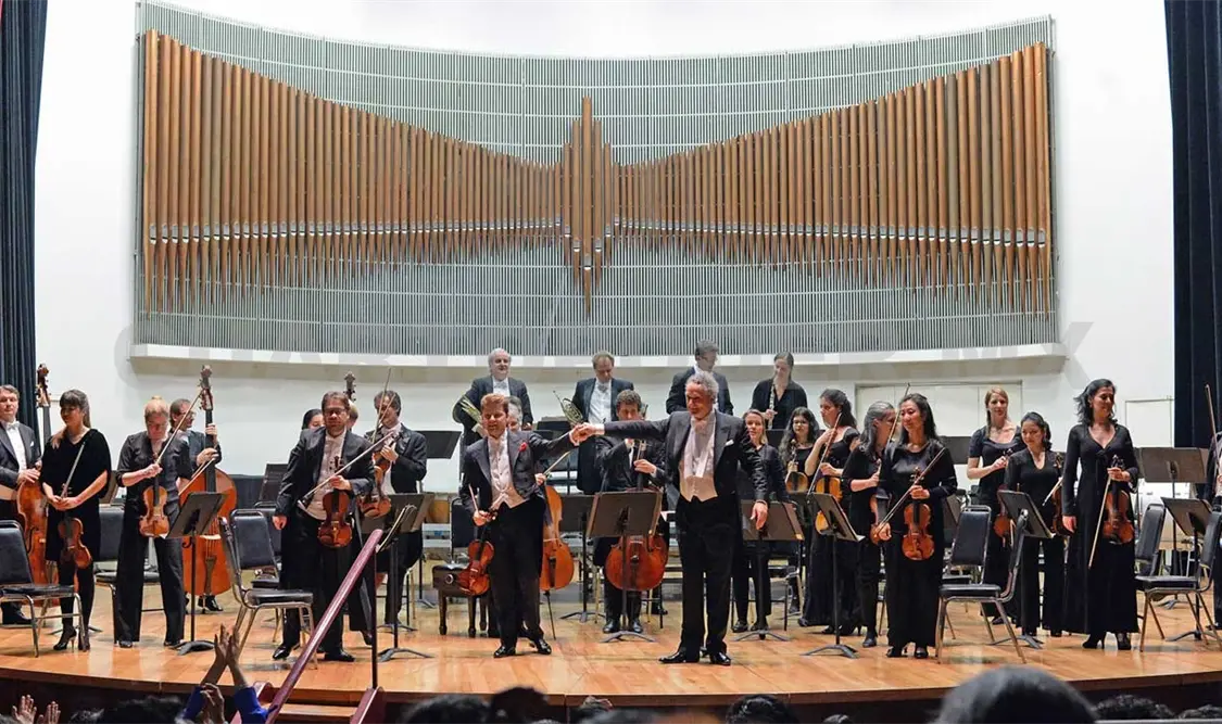 30 conciertos, 17 ejecutantes y directores, así como ocho destacadas orquestas, agrupaciones, coros y ensambles de México y el mundo se presentaron
