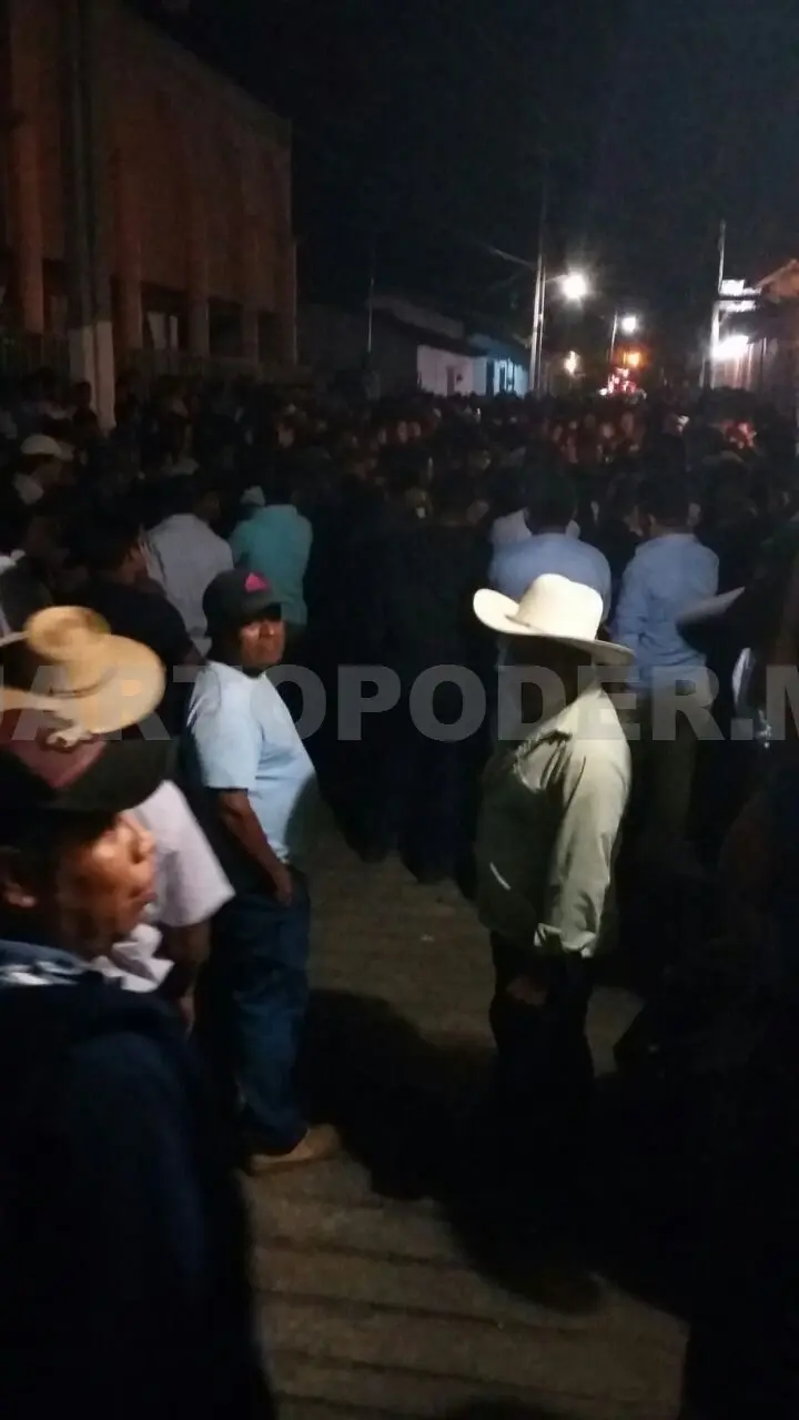 Crece el conflicto electoral en Ixtapa, se apoderan del Consejo Municipal Electoral y sus funcionarios, tres de los mujeres, desde el pasado domingo 19. Cortesía, CP
