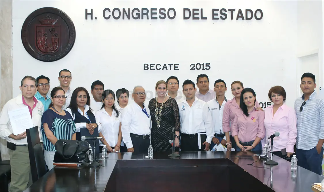 Este miércoles será inaugurado el programa “Bécate 2015” en el atrio del Palacio Legislativo. A. L. M / CP.