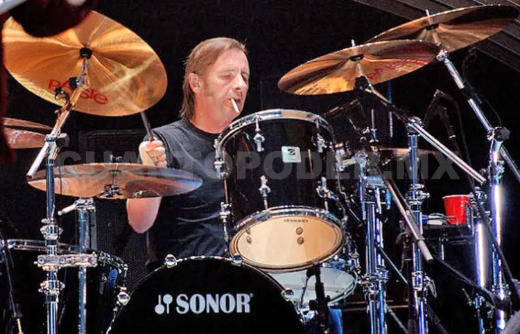 Arrestan de nuevo al baterista de AC/DC