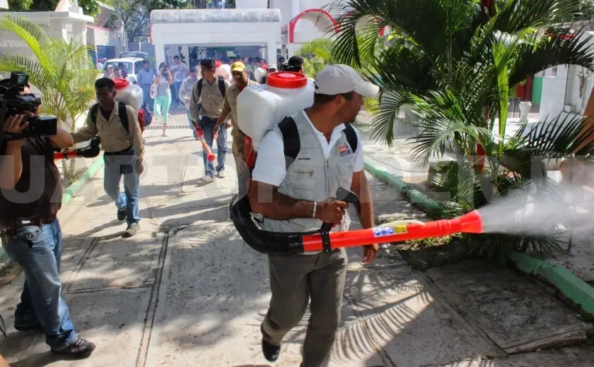 Fortalecen acciones de prevención para combatir el mosco transmisor del dengue y chikungunya / A. L. M. CP.