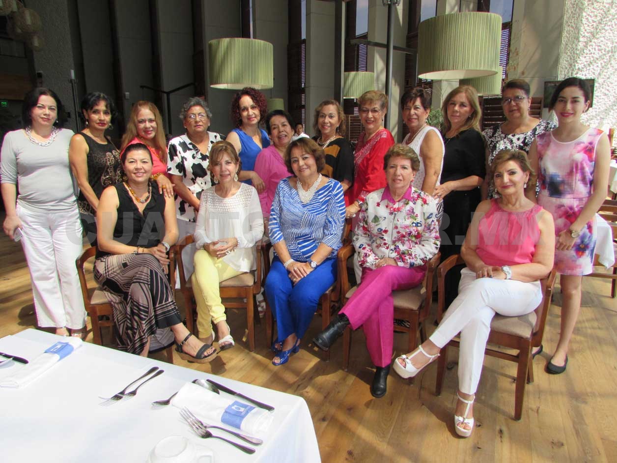 Amigas celebran un año más de Magdalena