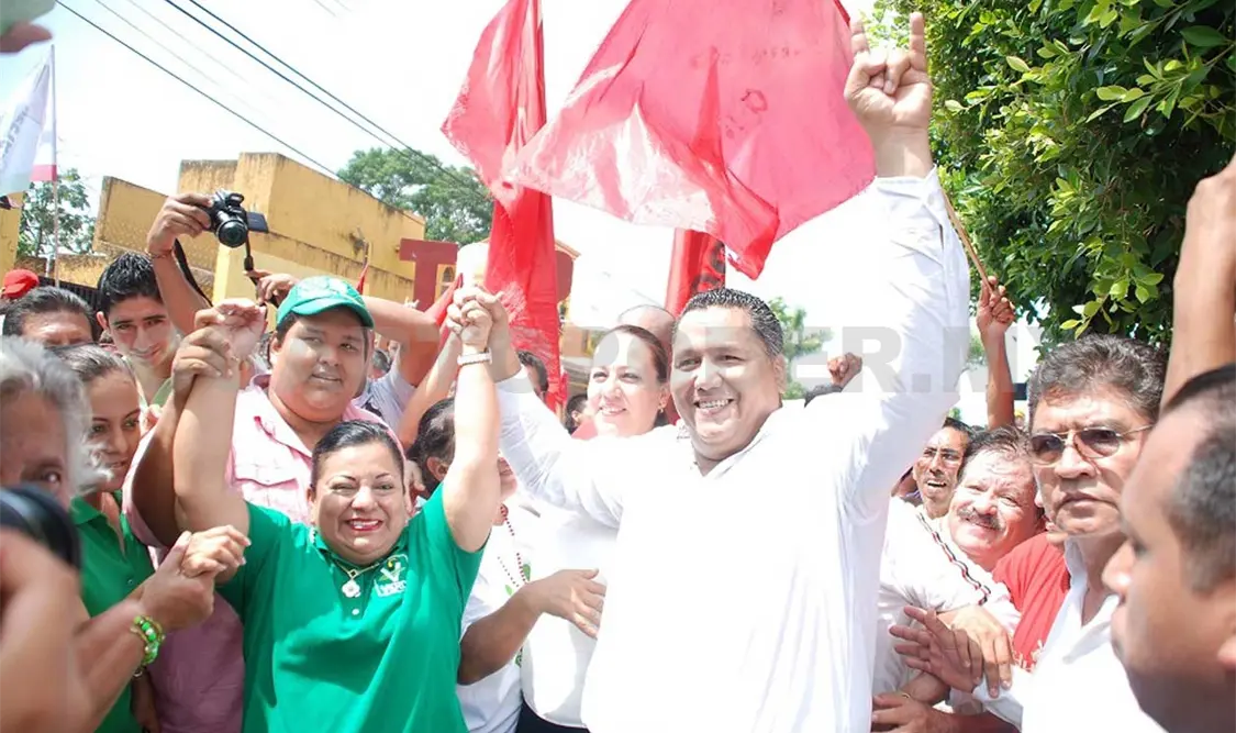 Entregan constancia de mayoría a Del Toro
