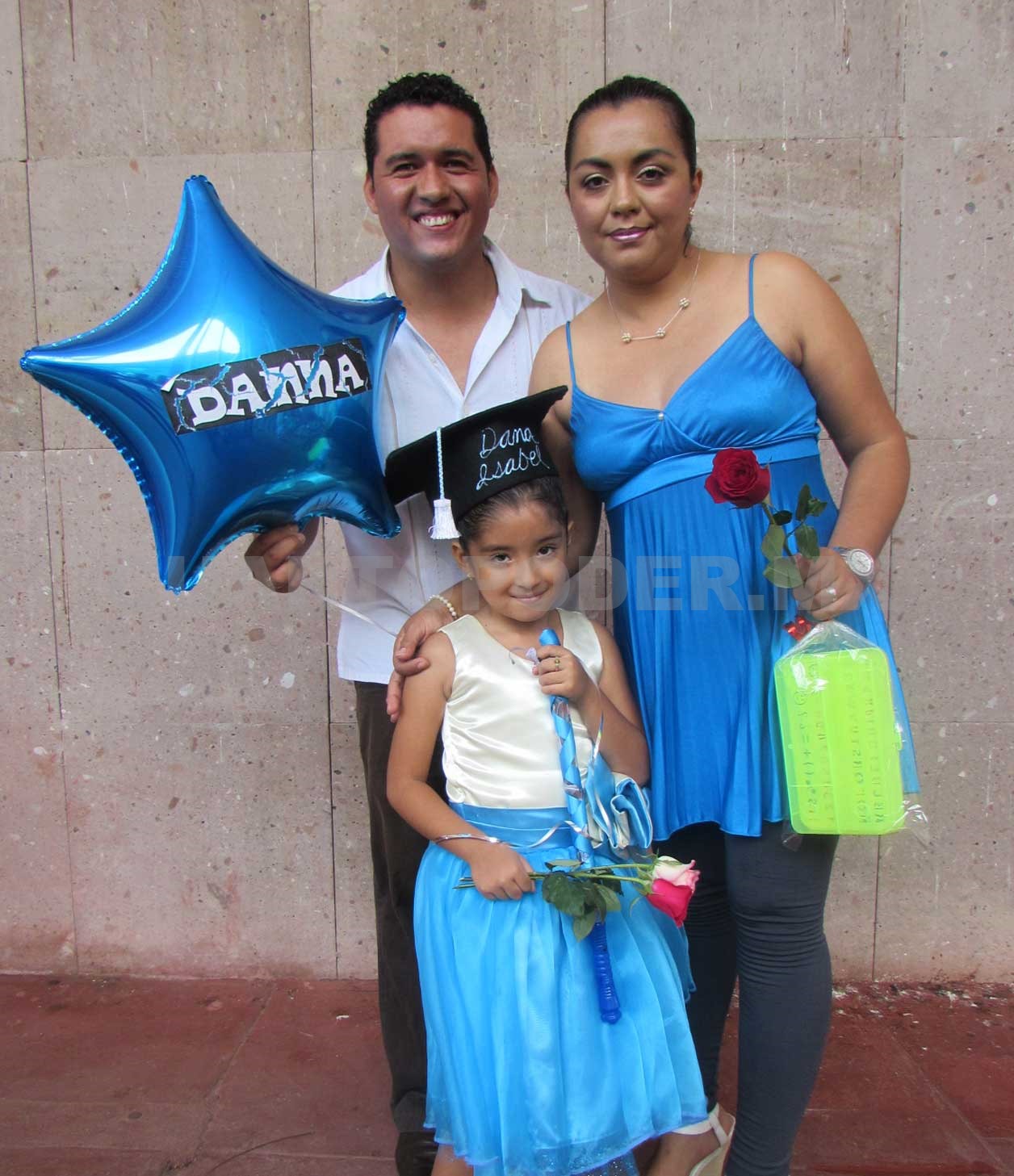 Pequeños dicen hasta luego