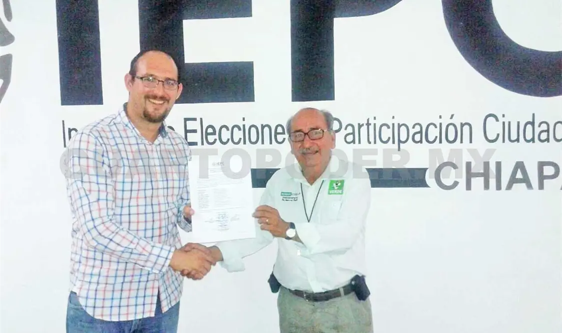 Edil recibe constancia de mayoría