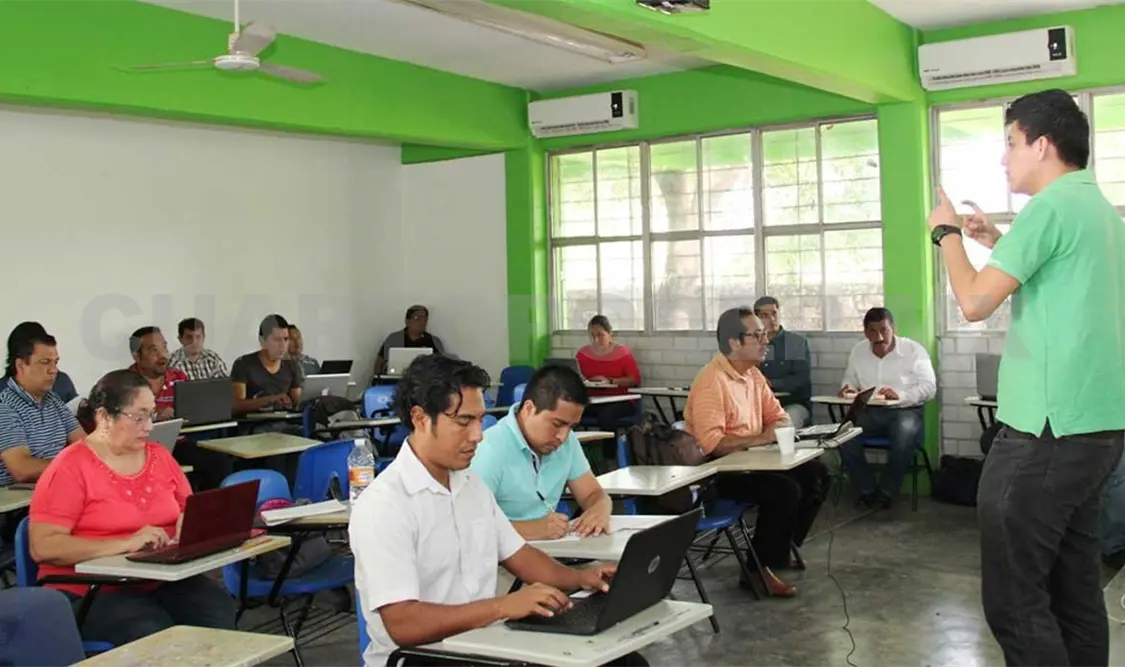 Capacitan a docentes del Cobach