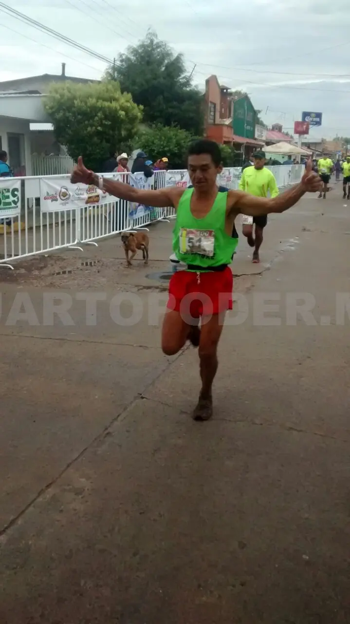 Oscar de los Santos Domínguez se acreditó el tercer lugar con 12 horas, 54 minutos y 02 segundos. Cortesía