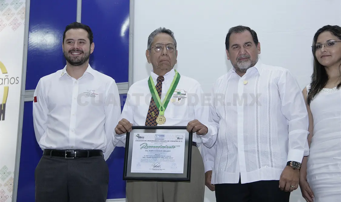 Entregan por primera vez la medalla “Rubén González Arellano. Guillermo Ramos / CP.