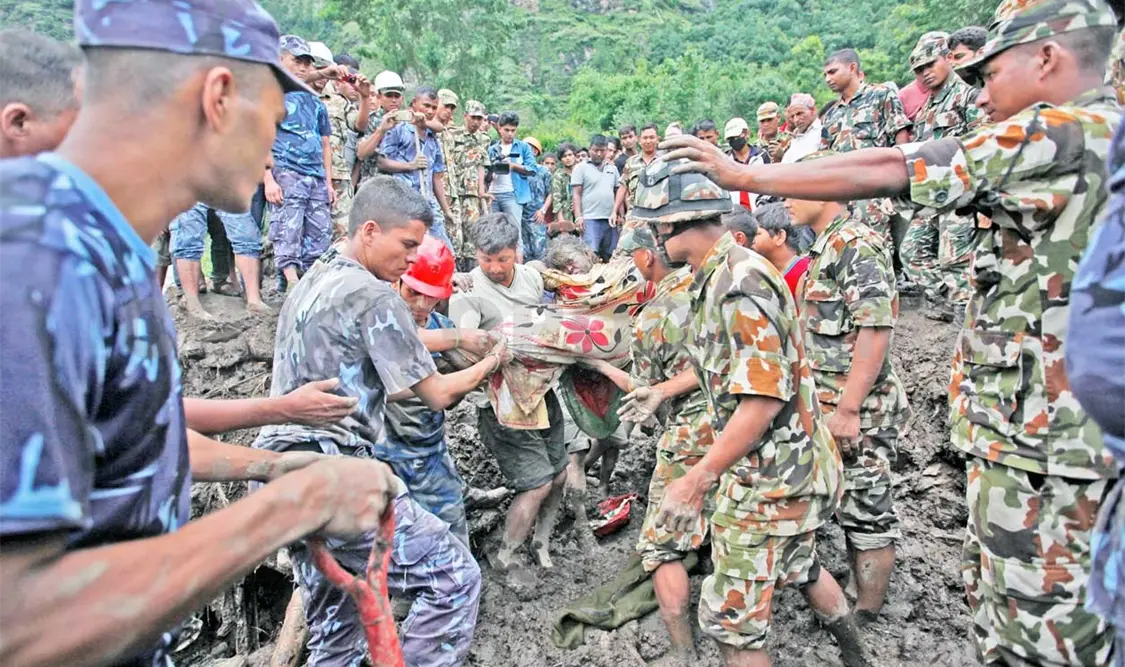 Reportan aludes de tierra en Nepal