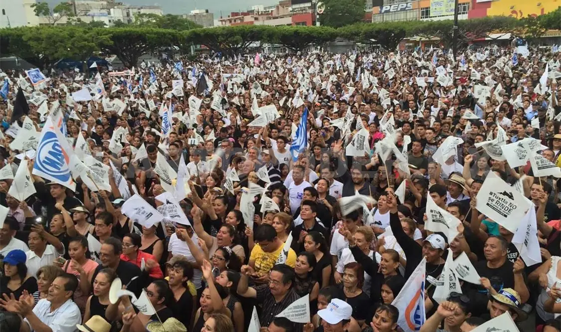 Marchan simpatizantes del PAN
