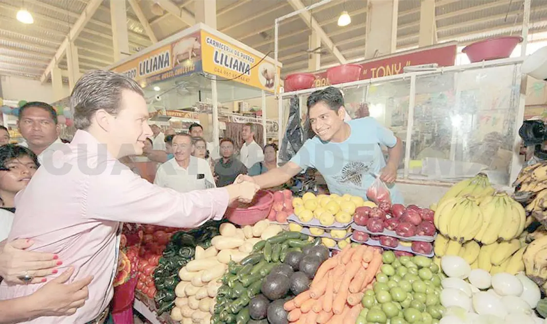 APOYA VELASCO A LOCATARIOS CON MÁS CRÉDITOS