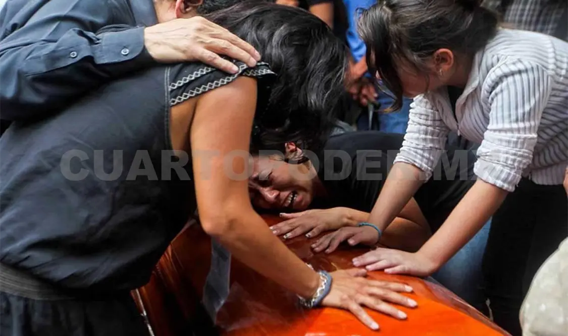 Entierran a fotoperiodista en Panteón Dolores