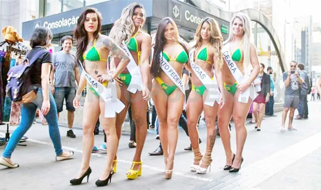 Candidatas a Miss Bumbum se suben al Metro
