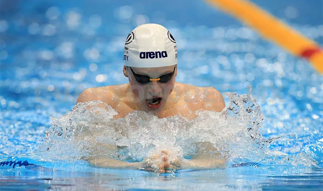 Caen tres récords en campeonato mundial