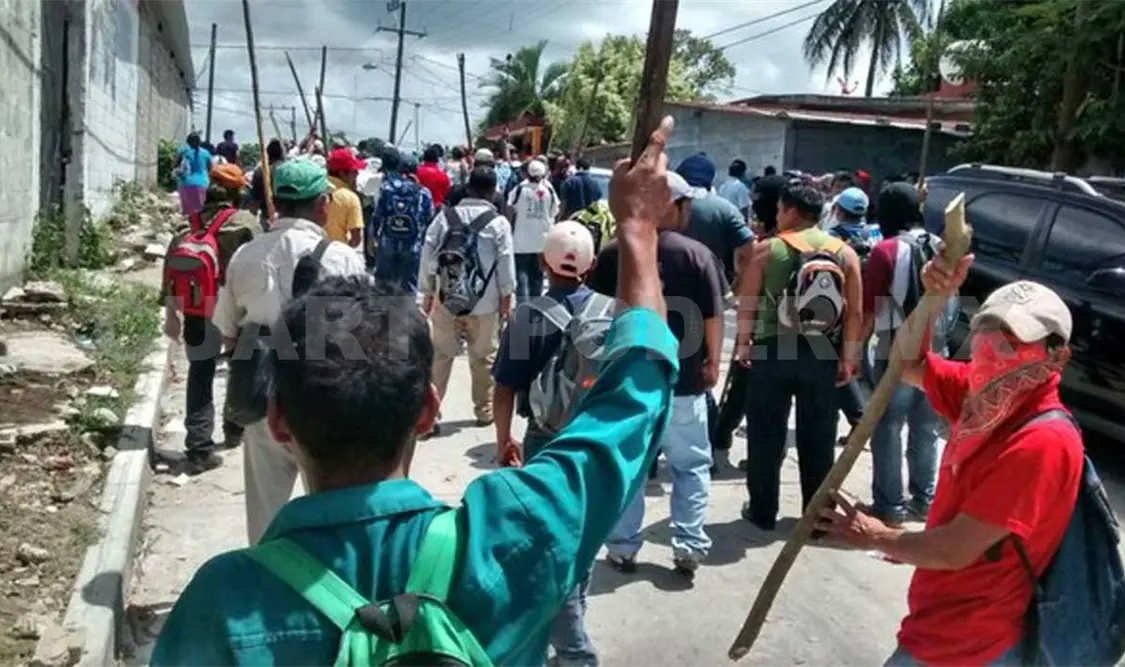 Desalojan a manifestantes