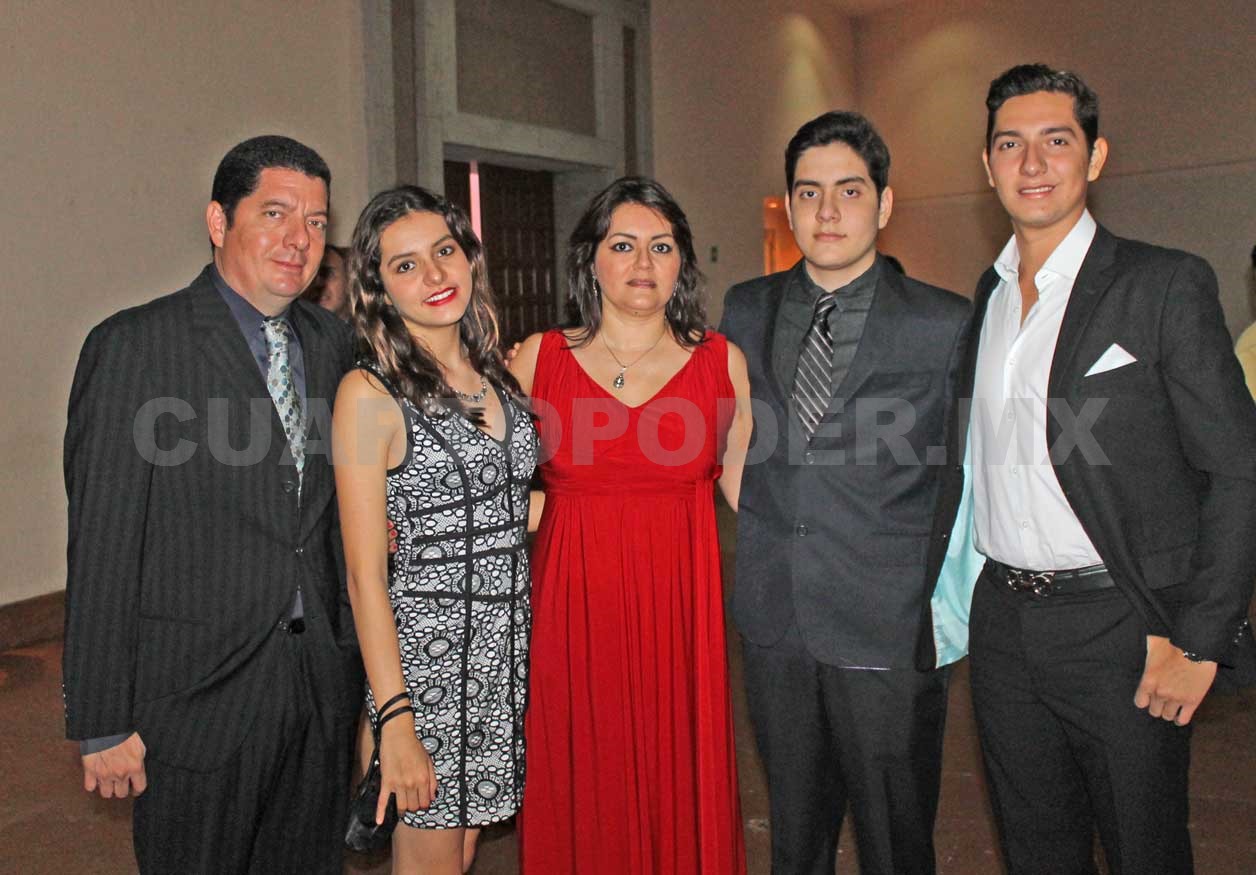 Emotiva cena de graduación