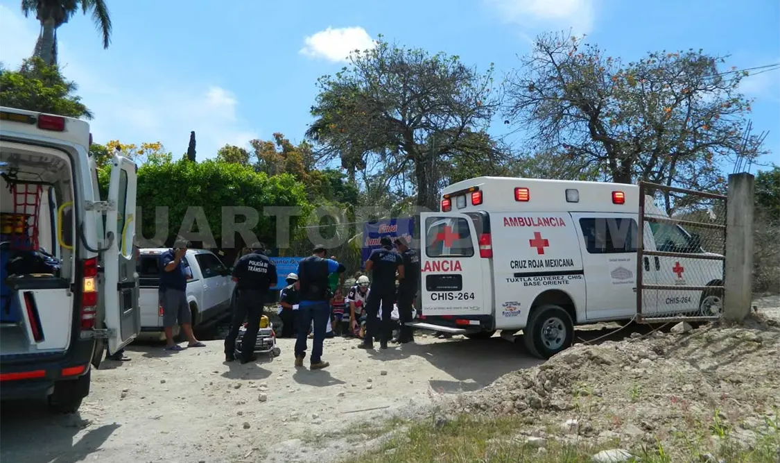 Paramédicos de Cruz Roja auxiliaron al macheteado. A. Alegría / CP