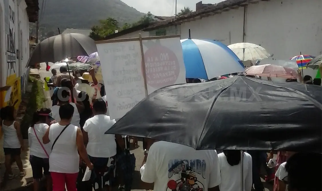Habitantes y ecologistas de Ocozocoautla nuevamente salen a las calles, a marchar en defensa del cerro Meyapac y sus mantos acuíferos. Sergio Granda. CP
