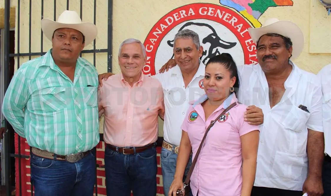 Gobernador escucha demandas