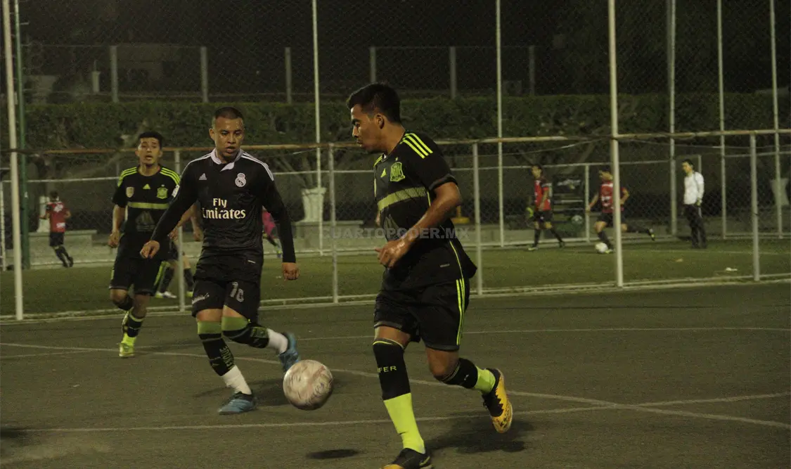 La quinta jornada del Torneo Nocturno de la Liga El Futbolito 7, se disputa con cuatro compromisos programados a partir de las 8:00 de la noche en el campo dos de la EBC. Guillermo Ramos/CP