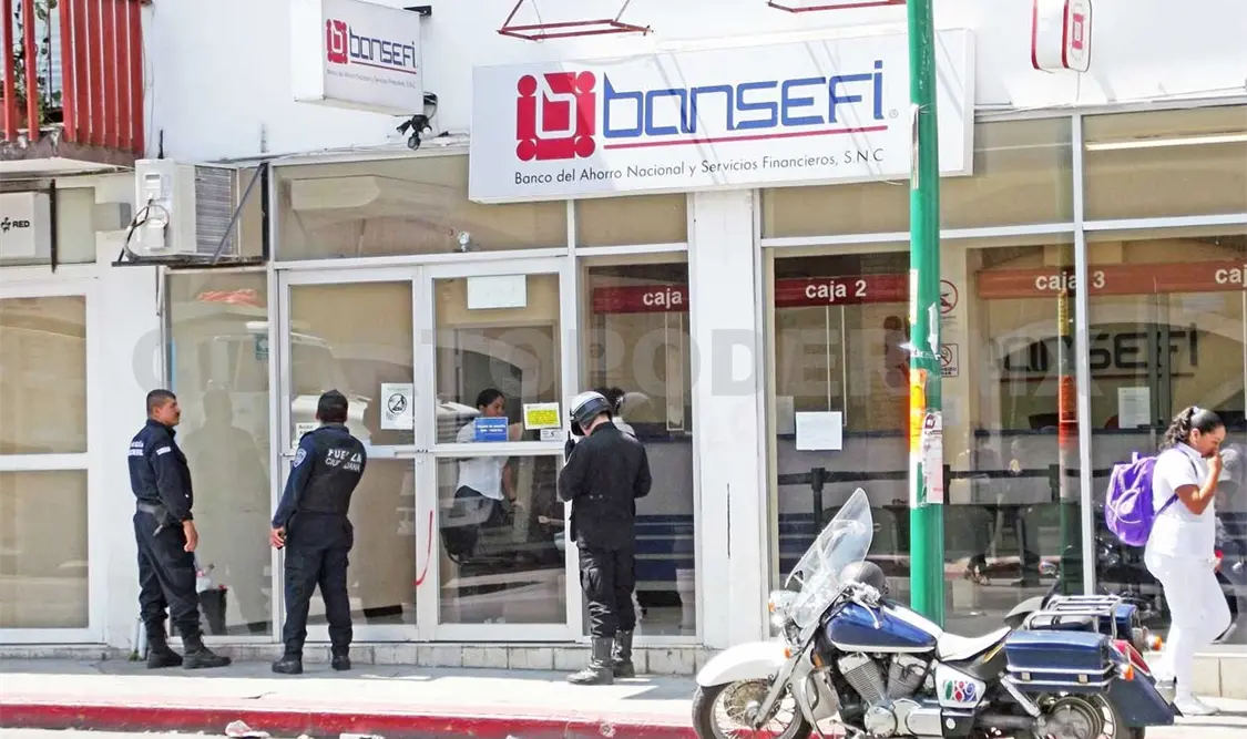 Saquean caja fuerte de banco