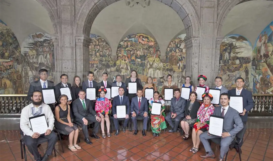 EPN entrega el Premio Nacional de la Juventud